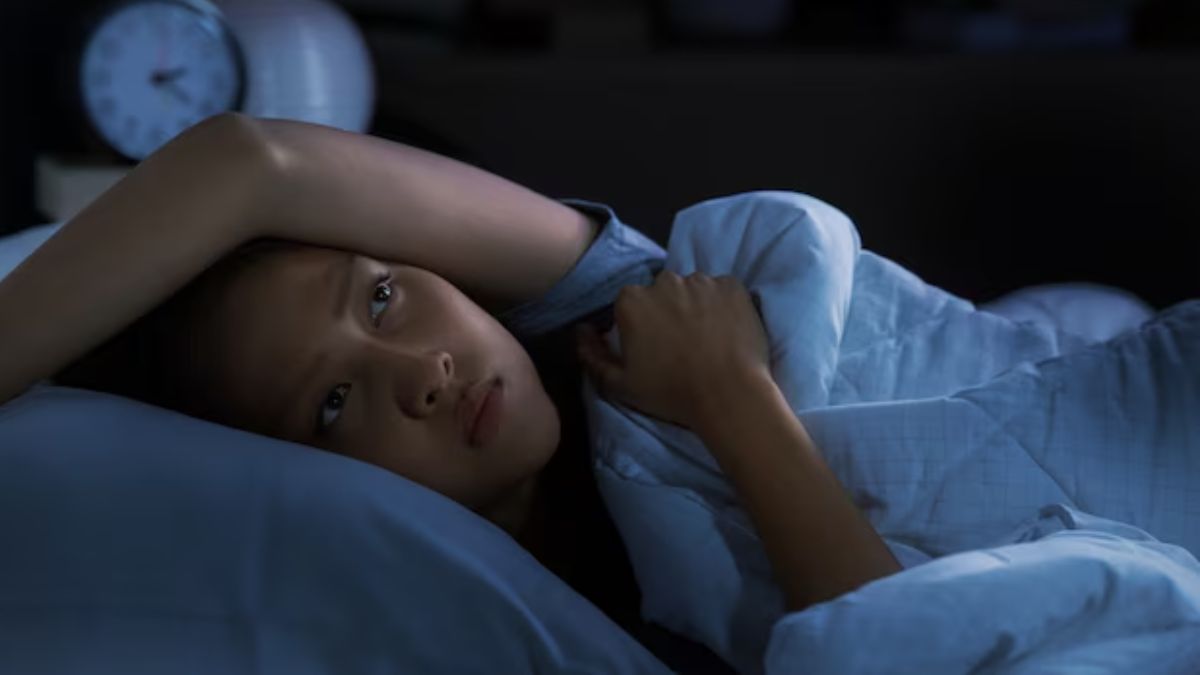 पूरी रात सोने के बाद भी आती रहती है नींद? इन तरीकों से तुरंत ठीक हो जाएगा Sleep Disorders