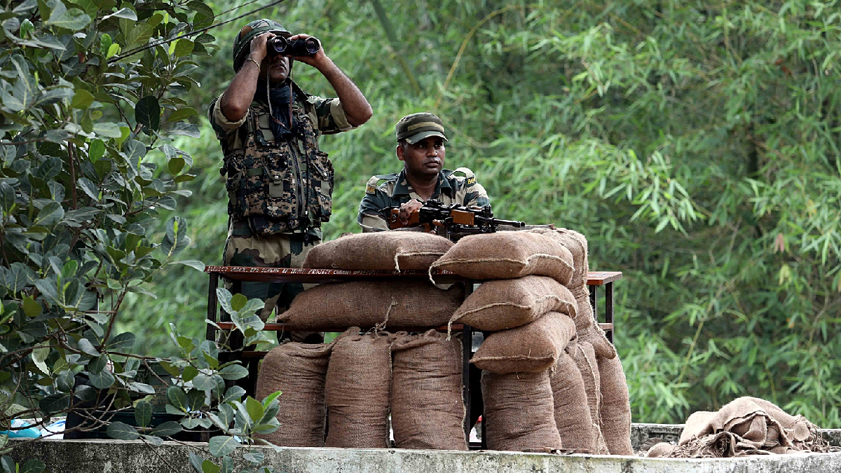 Jammu-Kashmir: श्रीनगर में चेकपोस्ट तोड़कर भागा ट्रक ड्राइवर, सेना के जवान ने रोकने के लिए चलाई गोली तो…