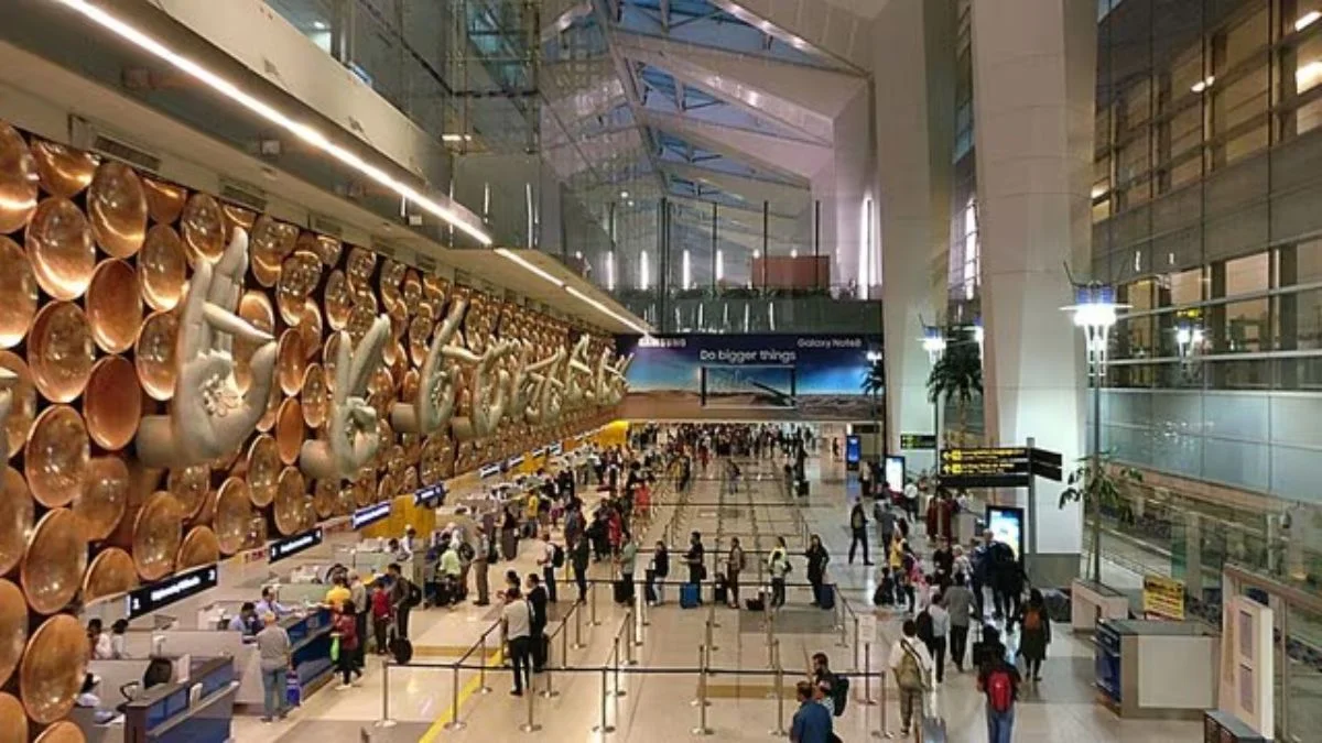 Delhi Airport: फ्लाइट का इंतजार करते हुए नहीं होंगे बोर! पैसेंजर्स को मिलेगा कथक, भरतनाट्यम और सितार वादन का मजा