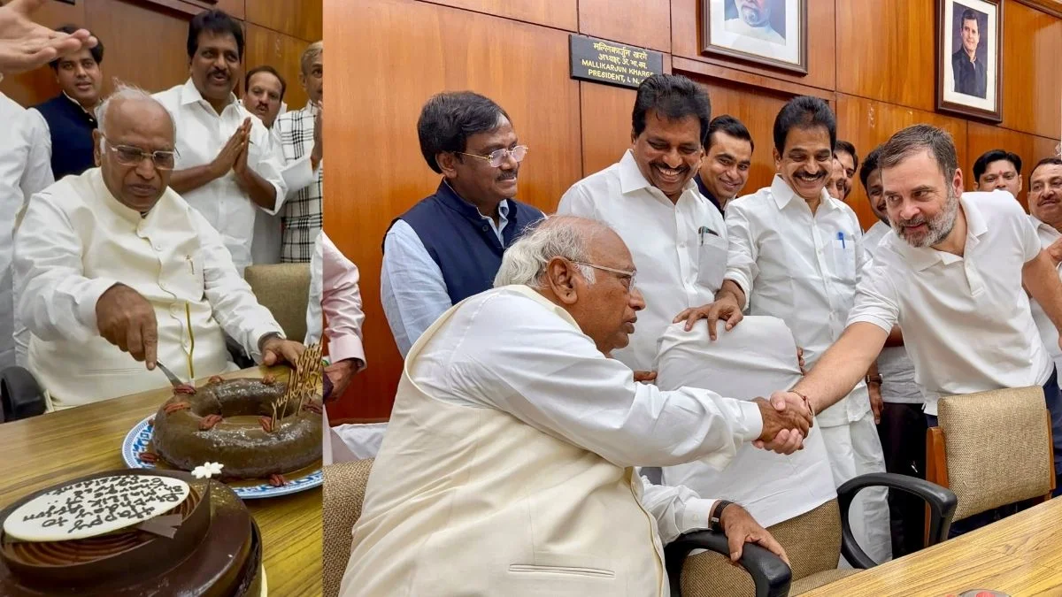 राहुल ने खिलाया, प्रियंका ने सभी में बांटा… खड़गे के बर्थडे सेलिब्रेशन का VIDEO